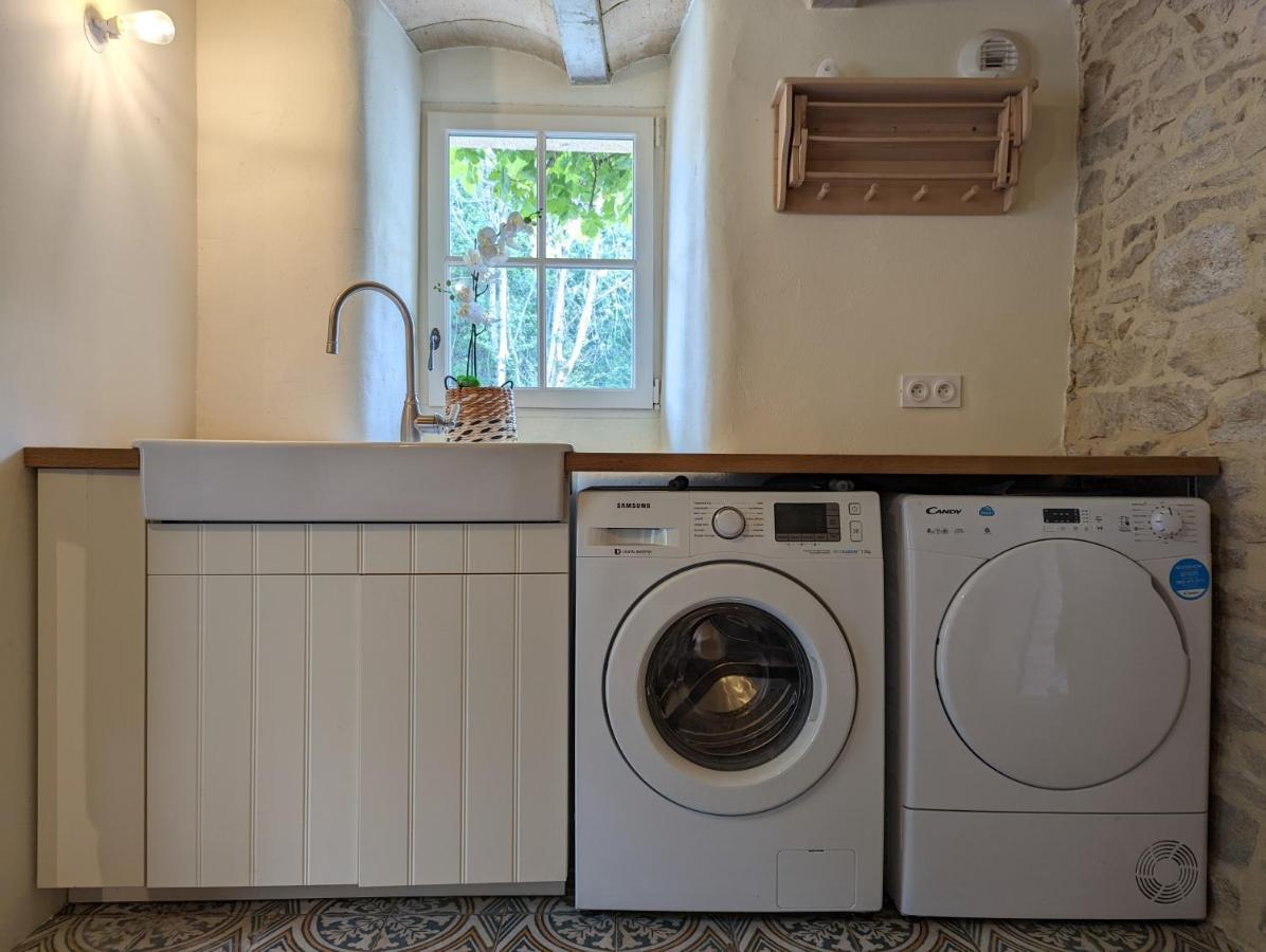 Maison Typique Bretonne Avec Toit De Chaume Camors Exterior foto